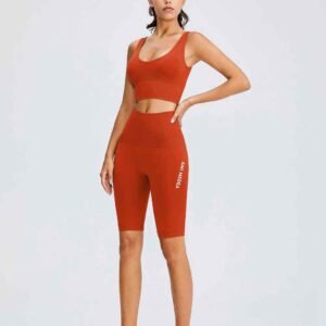 شورت ركوب الدراجات باللون الأحمر